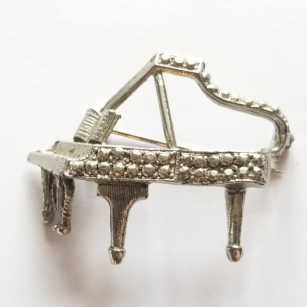 Vintage Grand Piano brooch silver tone pin music keyboard jewelry